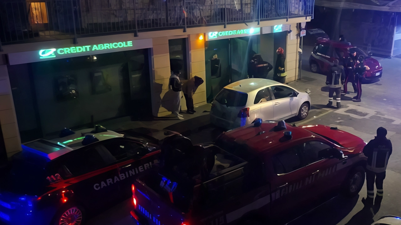 Il colpo messo a segno una settimana fa al Piazzone; potrebbe essere stata la stessa banda entrata in azione la scorsa notte a Calenzano e in precedenza a Fucecchio Il colpo messo a segno una settimana fa al Piazzone; potrebbe essere stata la stessa banda entrata in azione la scorsa notte a Calenzano e in precedenza a Fucecchio