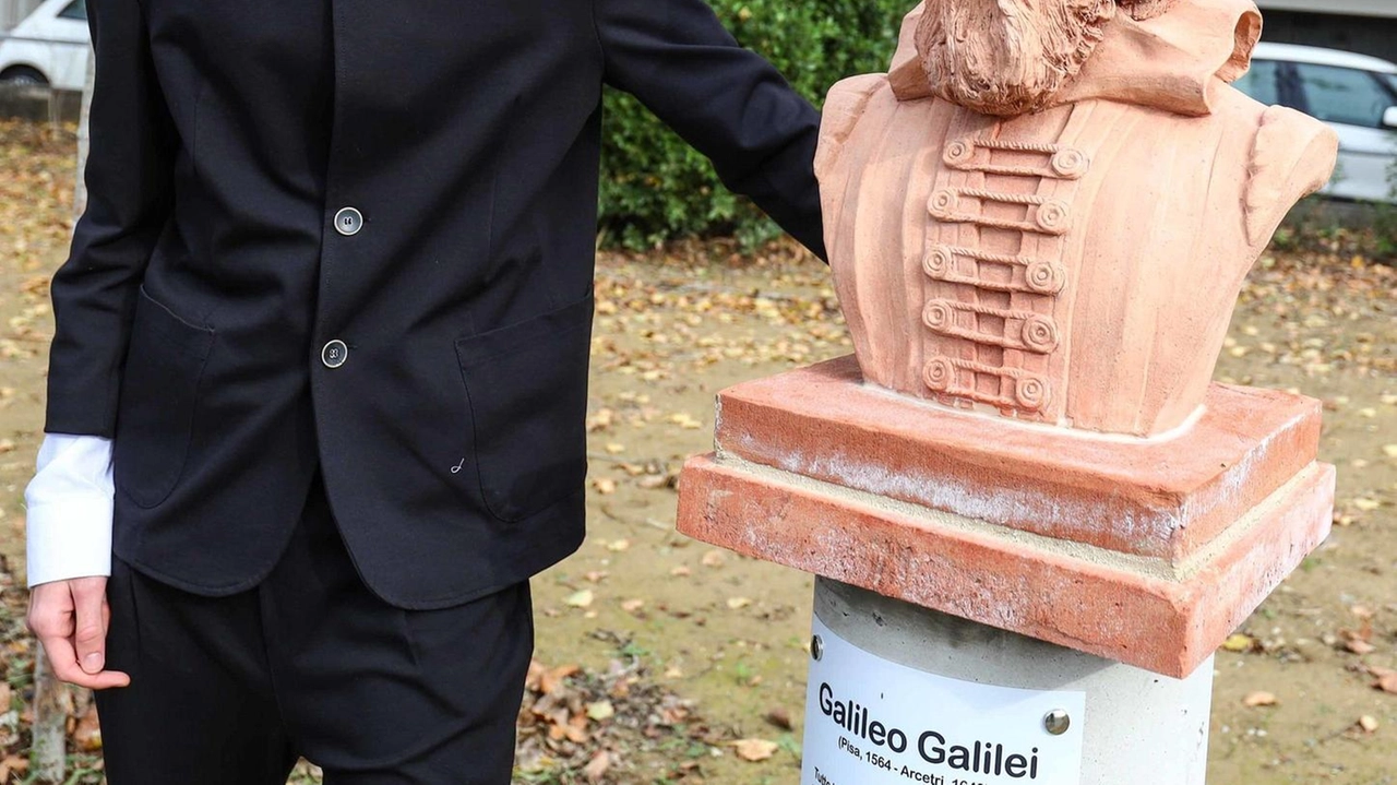 Un momento dell’evento di inaugurazione del parco dedicato ai filosofi con una cinquantina di statue che rappresentano i più grandi pensatori (foto archivio Fotocronache Germogli) Un momento dell’evento di inaugurazione del parco dedicato ai filosofi con una cinquantina di statue che rappresentano i più grandi pensatori (foto archivio Fotocronache Germogli)