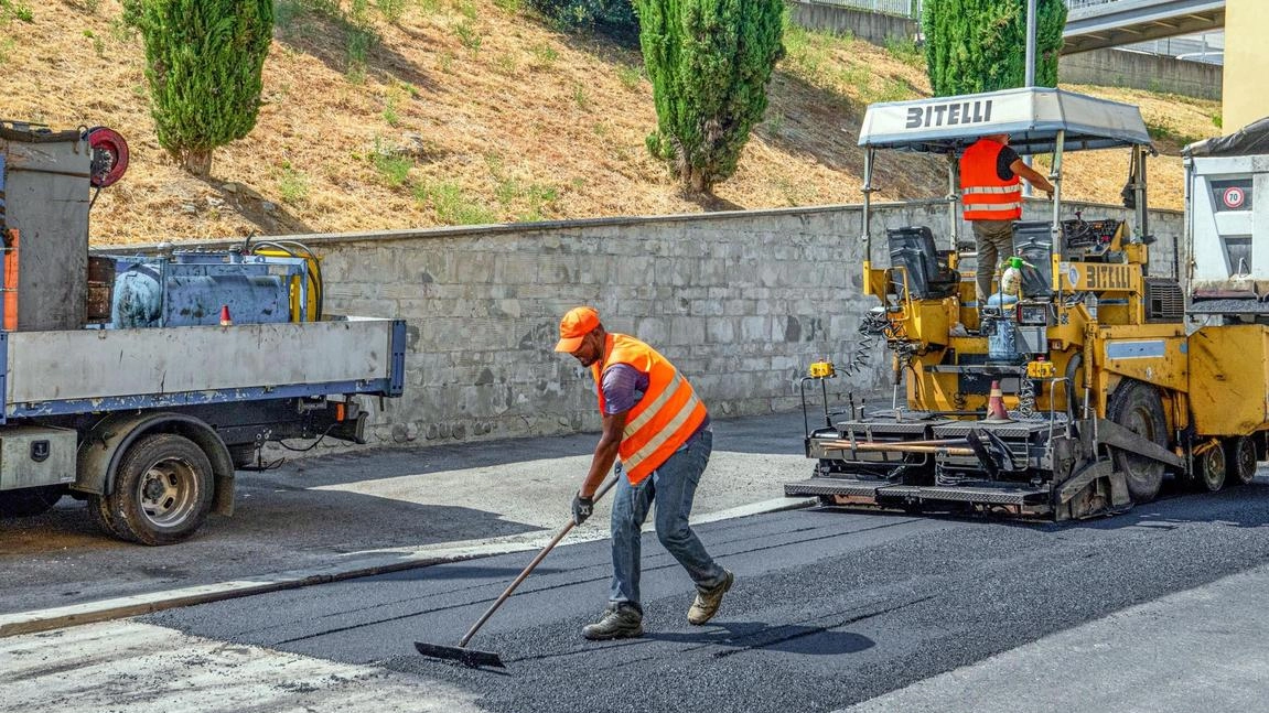 Una strategia del Comune di Capolona per cercare di far restare a vivere e lavorare più gente nel suo territorio . Una strategia del Comune di Capolona per cercare di far restare a vivere e lavorare più gente nel suo territorio .