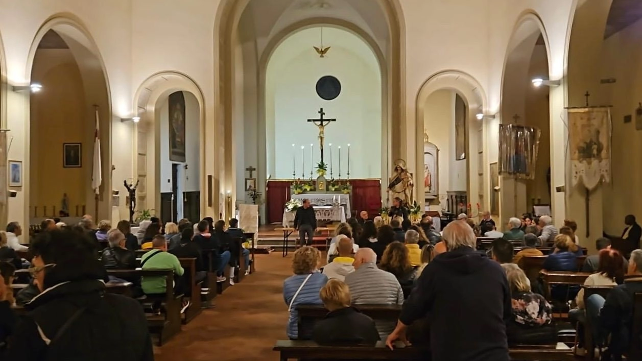Un momento dell’incontro tra il Vicario della Curia e la comunità di Spazzavento Un momento dell’incontro tra il Vicario della Curia e la comunità di Spazzavento
