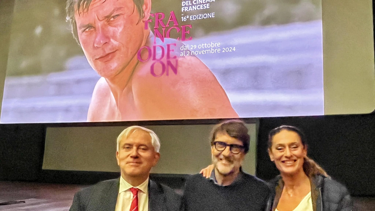 L'omaggio a Alain Delon con la proiezione del film La piscine, in lingua originale L'omaggio a Alain Delon con la proiezione del film La piscine, in lingua originale
