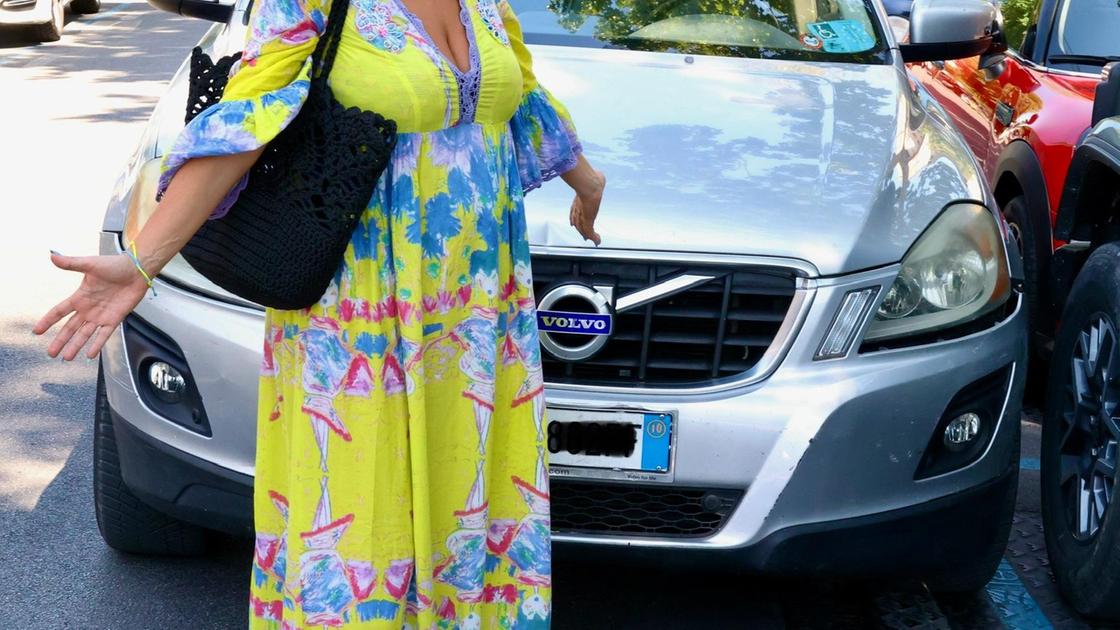 Nella giungla dei parcheggi selvaggi. Una sosta proibita ogni 100 metri Nella giungla dei parcheggi selvaggi. Una sosta proibita ogni 100 metri