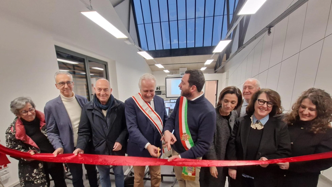 Storica inaugurazione nell’antica sede della San Giorgio: scenografie, costumi e montaggi. Un progetto che vede affiancati Regione, Comune, Fondazione Caript e Teatri di Pistoia .
