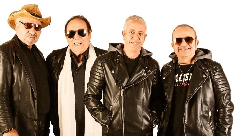 I leggendari Dik Dik, gruppo musicale attivo da sessant'anni, si esibiranno stasera a San Giovanni Valdarno con il concerto "Una Vita d'Avventura". L'evento, organizzato dal Comune, celebra la loro carriera e include brani iconici che hanno segnato intere generazioni. I leggendari Dik Dik, gruppo musicale attivo da sessant'anni, si esibiranno stasera a San Giovanni Valdarno con il concerto "Una Vita d'Avventura". L'evento, organizzato dal Comune, celebra la loro carriera e include brani iconici che hanno segnato intere generazioni.