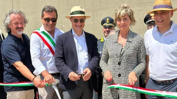 Piacenti, il sindaco di Campo nell’Elba Montauti, il soprintendente Tesi, l’onorevole Mazzetti e il consigliere regionale Petrucci Piacenti, il sindaco di Campo nell’Elba Montauti, il soprintendente Tesi, l’onorevole Mazzetti e il consigliere regionale Petrucci