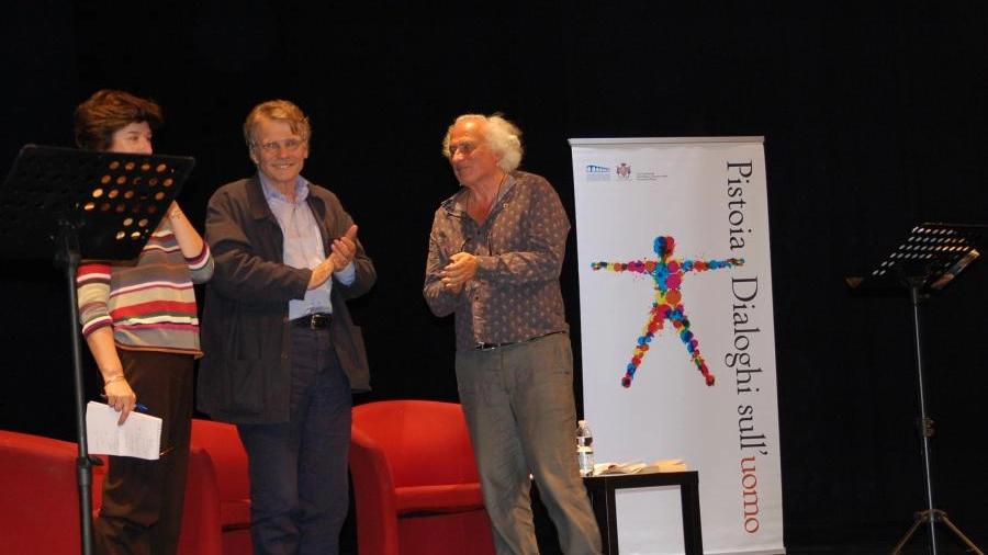 Daniel Pennac e Stefano Benni sul palco dei Dialoghi nel 2012 Daniel Pennac e Stefano Benni sul palco dei Dialoghi nel 2012