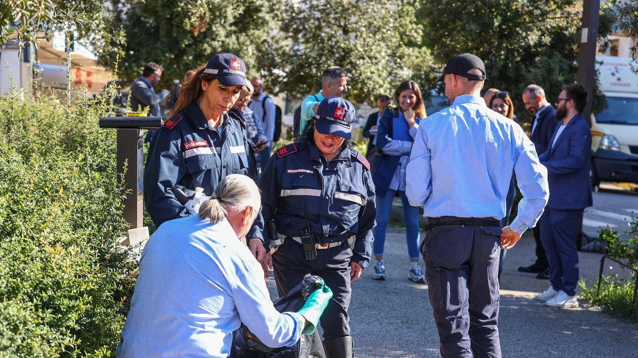 Proseguono le operazioni di pulizia straordinaria alle Cascine e in piazza Paolo Uccello: ogni lunedì, Alia interviene e intorno alla... Proseguono le operazioni di pulizia straordinaria alle Cascine e in piazza Paolo Uccello: ogni lunedì, Alia interviene e intorno alla...