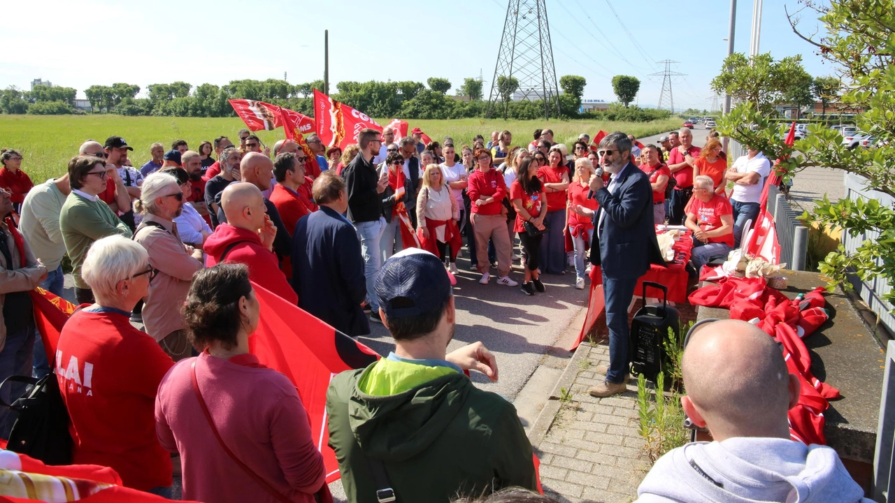 Una delle manifestazioni organizzate davanti all’ingresso del Biancoforno, azienda dolciaria di Fornacette Una delle manifestazioni organizzate davanti all’ingresso del Biancoforno, azienda dolciaria di Fornacette