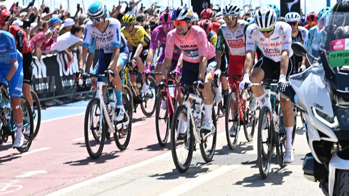 Giro d’Italia, è il grande giorno: Gubbio Siena, la tappa degli sterrati Giro d’Italia, è il grande giorno: Gubbio Siena, la tappa degli sterrati