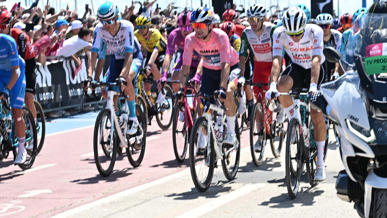 Il passaggio del Giro d'Italia nella tappa 8 Il passaggio del Giro d'Italia nella tappa 8