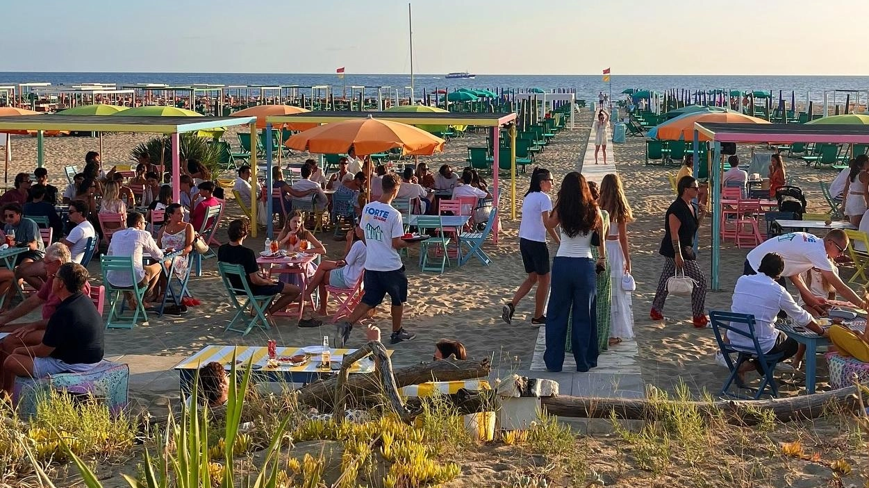 La spiaggia comunale di levante La spiaggia comunale di levante