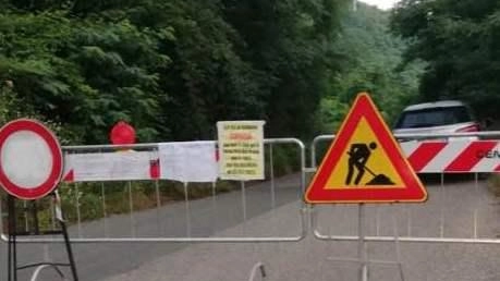 Per la posa di un cavidotto,che deve sostituire una linea elettrica aerea, la strada provinciale 63 della "Valle del Verde",...