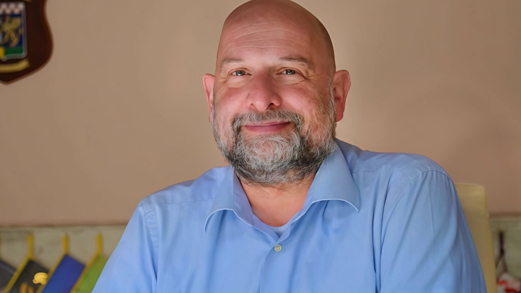"L’ex discoteca Golden Boy, poi Ekò, a Capannori è oggi ridotta a rifugio di fortuna per persone senza fissa dimora".... "L’ex discoteca Golden Boy, poi Ekò, a Capannori è oggi ridotta a rifugio di fortuna per persone senza fissa dimora"....