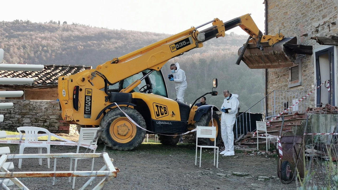L'artigiano Sandro Mugnai rischia due anni e otto mesi di carcere per aver ucciso il vicino che gli stava demolendo casa. Oggi è attesa la sentenza nel processo a porte chiuse a Arezzo. L'artigiano Sandro Mugnai rischia due anni e otto mesi di carcere per aver ucciso il vicino che gli stava demolendo casa. Oggi è attesa la sentenza nel processo a porte chiuse a Arezzo.
