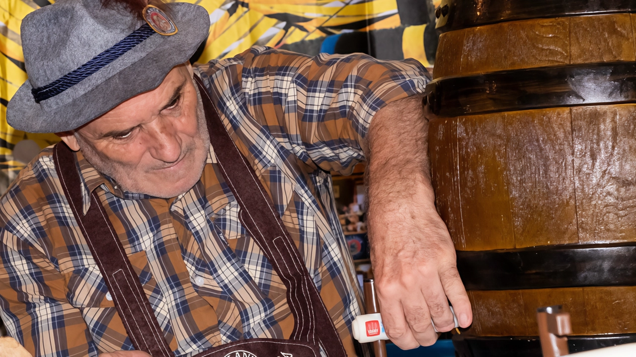 Un momento del rito bavarese “O’Zapft Is” che ogni anno apre. “Birrarci”, la festa della birra che dal 4 al 6 settembre si terrà a Limite sull’Arno Un momento del rito bavarese “O’Zapft Is” che ogni anno apre. “Birrarci”, la festa della birra che dal 4 al 6 settembre si terrà a Limite sull’Arno
