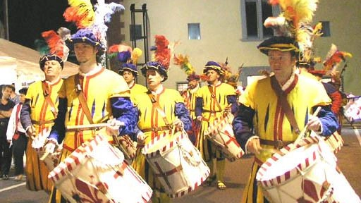 Il corteo prevede l’invito di altri Comuni con i loro Gonfaloni e simboli Il corteo prevede l’invito di altri Comuni con i loro Gonfaloni e simboli