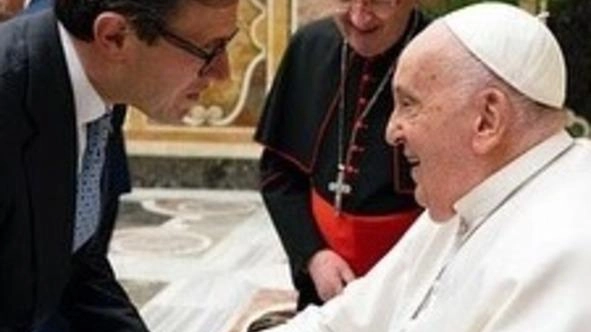 Dario Nardella, europarlamentare già sindaco di Firenze, con Papa Francesco durante un’udienza in Vaticano