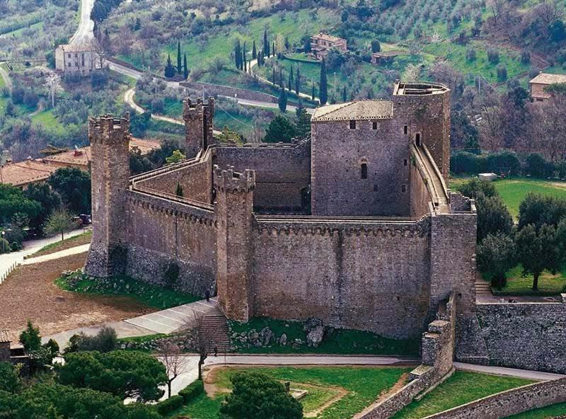 Un bookshop nella Fortezza. Progetto da 140mila euro. La scommessa di Montalcino Un bookshop nella Fortezza. Progetto da 140mila euro. La scommessa di Montalcino