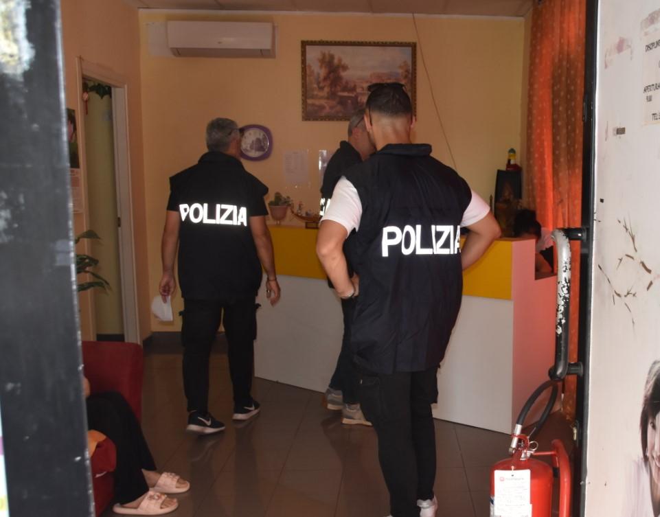 Centri massaggi? No, coperture per la prostituzione. Ammissioni dei (giovani) clienti, scattano le denunce Centri massaggi? No, coperture per la prostituzione. Ammissioni dei (giovani) clienti, scattano le denunce