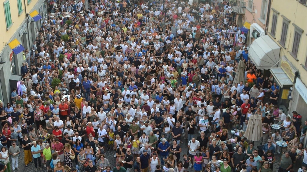 In tantissimi in piazza per la tradizionale tombola In tantissimi in piazza per la tradizionale tombola