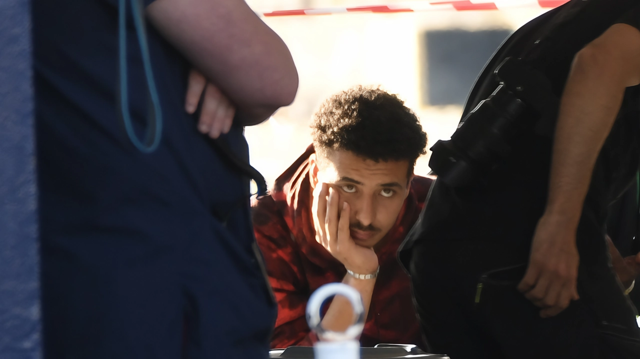 Sono stati 190 i migranti che ieri sono scesi sulla banchina Fiorillo. Registrati alcuni casi di scabbia e una sospetta turbercolosi. Sono stati 190 i migranti che ieri sono scesi sulla banchina Fiorillo. Registrati alcuni casi di scabbia e una sospetta turbercolosi.