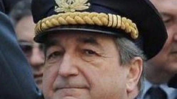 Si sono tenuti ieri nella chiesa di San’Antonio i funerali del generale Nello Barale, morto nella giornata di Capodanno a... Si sono tenuti ieri nella chiesa di San’Antonio i funerali del generale Nello Barale, morto nella giornata di Capodanno a...