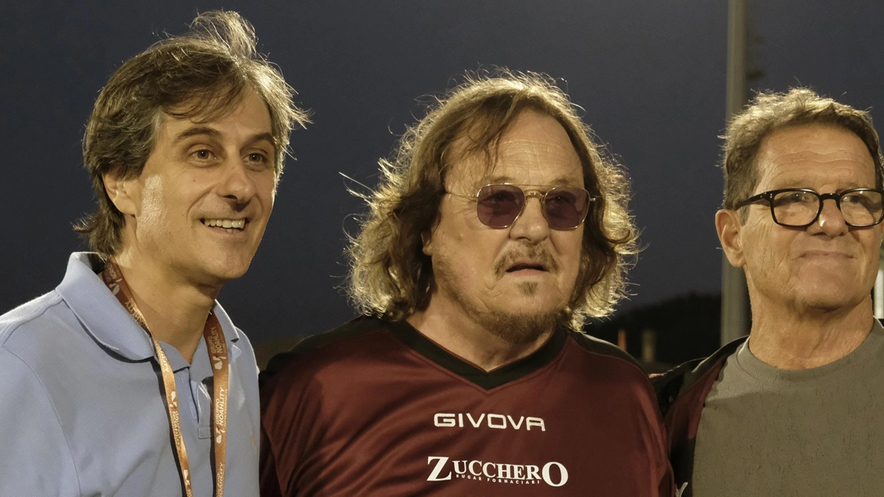 Pontremoli, Zucchero regista della sfida stellare con Buffon, Paul Young, Vallesi, Oddo, Il Tre, Bunkr44 e altri. Ospiti dell’evento anche la cantante Ambra Angiolini e la conduttrice Mara Venier. In 2500 sugli spalti. Pontremoli, Zucchero regista della sfida stellare con Buffon, Paul Young, Vallesi, Oddo, Il Tre, Bunkr44 e altri. Ospiti dell’evento anche la cantante Ambra Angiolini e la conduttrice Mara Venier. In 2500 sugli spalti.