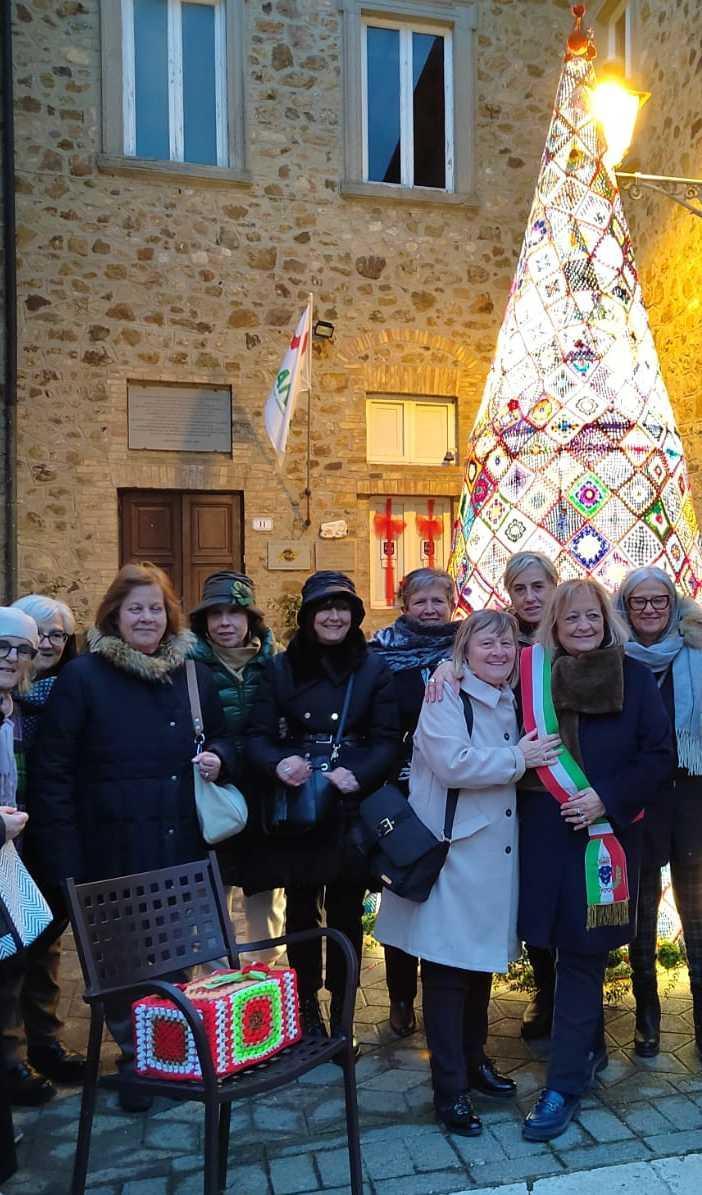’Il filo che unisce’ tante donne tra passione, amicizia e solidarietà ’Il filo che unisce’ tante donne tra passione, amicizia e solidarietà
