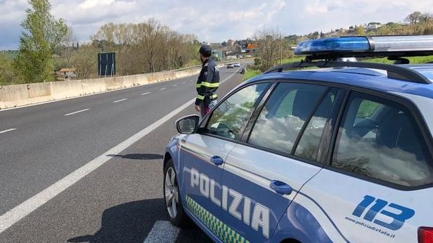 Le denunce nascono dai controlli messo a segno dagli agenti della polizia Stradale della Questura di Perugia Le denunce nascono dai controlli messo a segno dagli agenti della polizia Stradale della Questura di Perugia