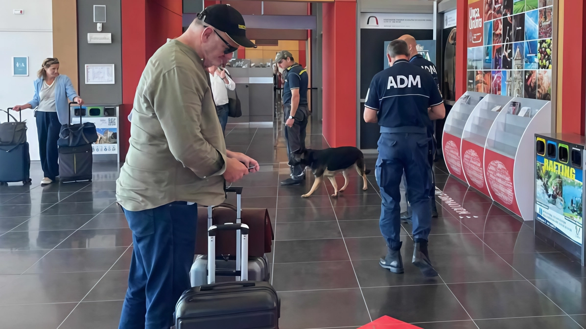 I controlli all’aeroporto internazionale «San Francesco d’Assisi»