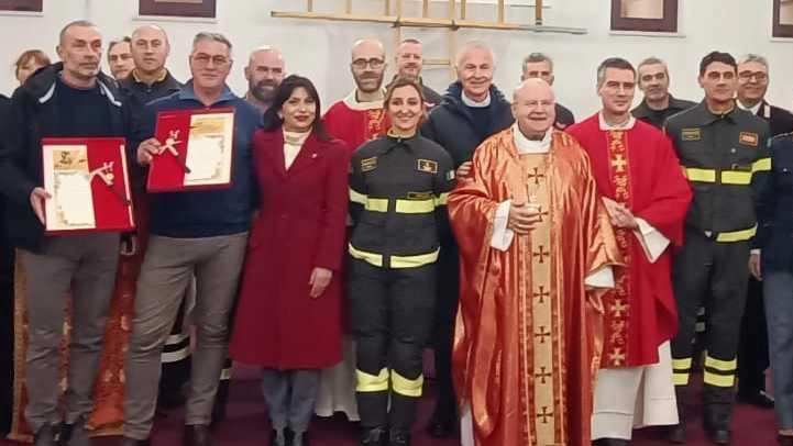La premiazione dei capireparto dei Vigili del fuoco di Assisi La premiazione dei capireparto dei Vigili del fuoco di Assisi