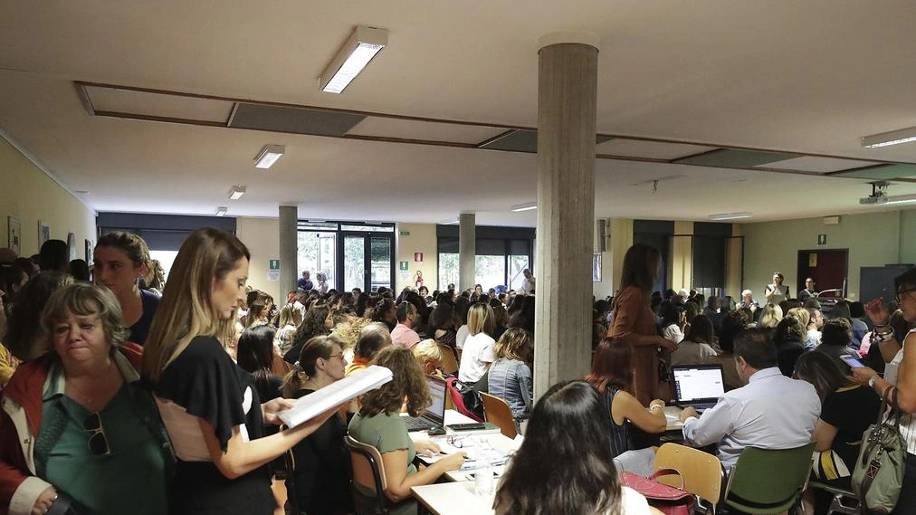 Una delle operazioni di assegnazione degli incarichi scolastici (. foto d’archivio