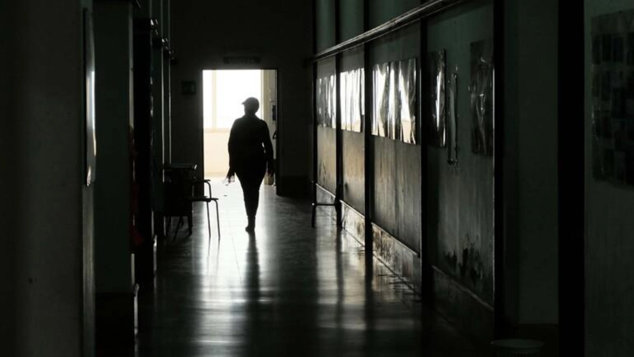 Per circa due anni l'uomo, condannato per mafia, ha fatto il bidello in una scuola superiore di Firenze (foto di repertorio) Per circa due anni l'uomo, condannato per mafia, ha fatto il bidello in una scuola superiore di Firenze (foto di repertorio)