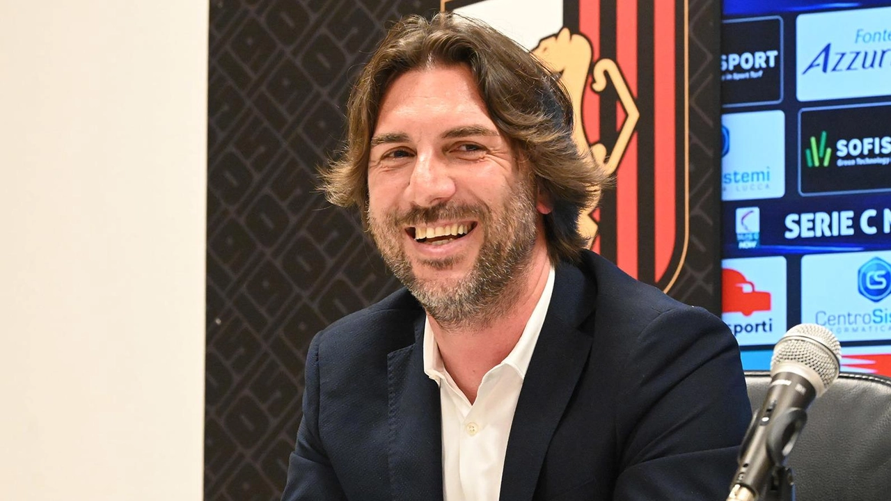 Il direttore sportivo della Lucchese calcio, Claudio Ferrarese Il direttore sportivo della Lucchese calcio, Claudio Ferrarese