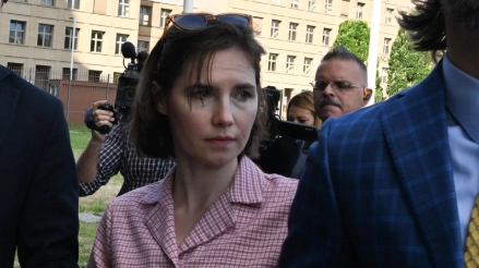 Amanda Knox al processo in Appello a Firenze per la calunnia nei confronti di Lumumba, che fu accusato dalla cittadina americana di essere l'autore dell'omicidio Kercher Amanda Knox al processo in Appello a Firenze per la calunnia nei confronti di Lumumba, che fu accusato dalla cittadina americana di essere l'autore dell'omicidio Kercher
