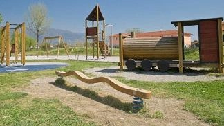 L’area del parco vicino al campo sportivo di Lammari. La diversa collocazione del campo di gioco consentirà di ampliare la zona destinata al parco aperto a tutti con l’area dei giochi per i più piccoli