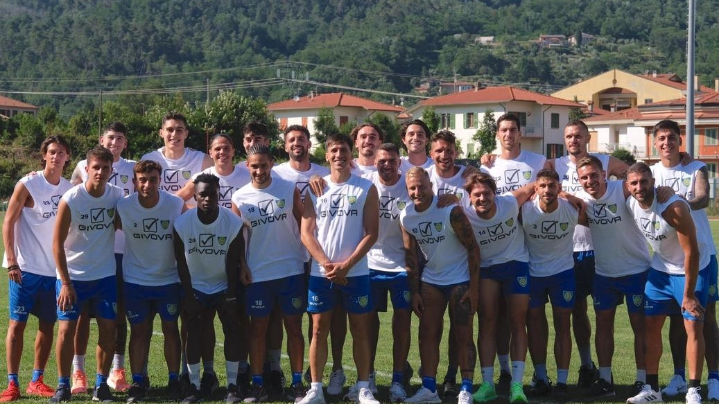 La Carrarese. presenta stasera alla Festa della birra davanti al pubblico dei supporter la nuova squadra con una grande festa La Carrarese. presenta stasera alla Festa della birra davanti al pubblico dei supporter la nuova squadra con una grande festa