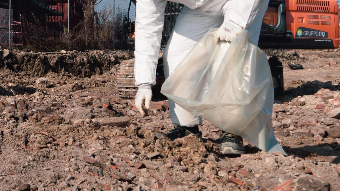 Il progetto esecutivo per le bonifiche della falda della zona industriale è stato. consegnato nei tempi previsti. Dopo oltre 35 anni. ci siamo: il conto alla rovescia per i lavori è iniziato. Si calcola l’avvio dei cantieri nelle prossime settimane Il progetto esecutivo per le bonifiche della falda della zona industriale è stato. consegnato nei tempi previsti. Dopo oltre 35 anni. ci siamo: il conto alla rovescia per i lavori è iniziato. Si calcola l’avvio dei cantieri nelle prossime settimane