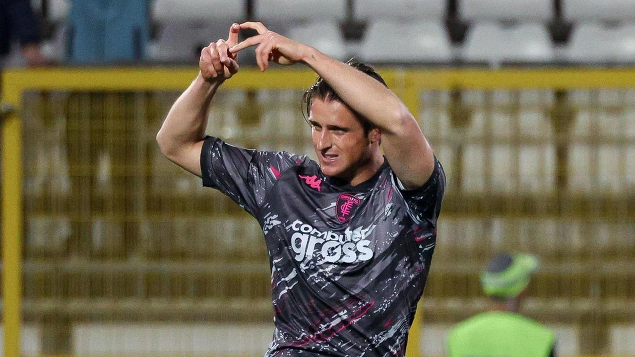 Lorenzo Colombo ha ritrovato il gol con la maglia azzurra, che gli mancava da Empoli-Bologna del 25 gennaio scorso Lorenzo Colombo ha ritrovato il gol con la maglia azzurra, che gli mancava da Empoli-Bologna del 25 gennaio scorso