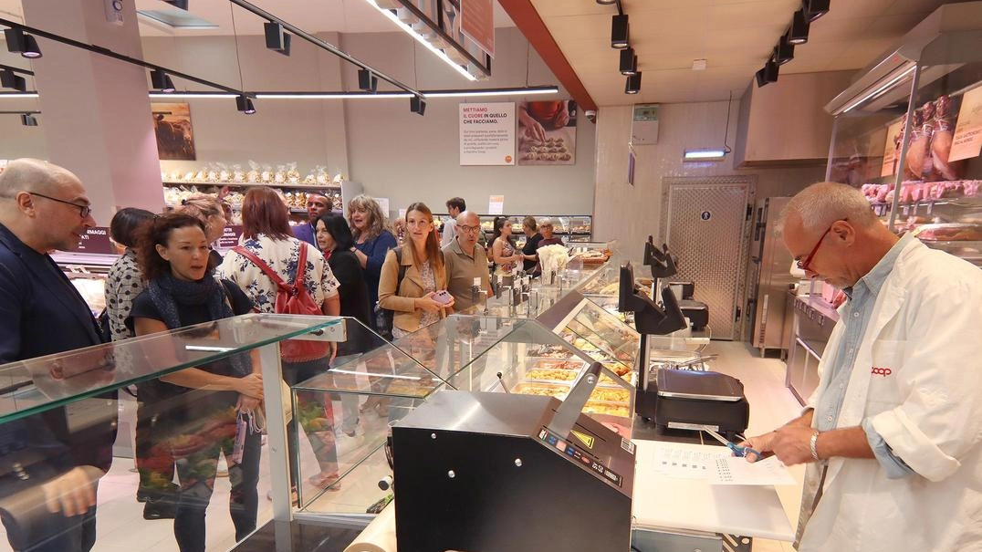 Le aperture di nuovi supermercati stanno creando concorrenza tra marchi e mettendo in crisi il piccolo commercio (foto d’archivio) Le aperture di nuovi supermercati stanno creando concorrenza tra marchi e mettendo in crisi il piccolo commercio (foto d’archivio)