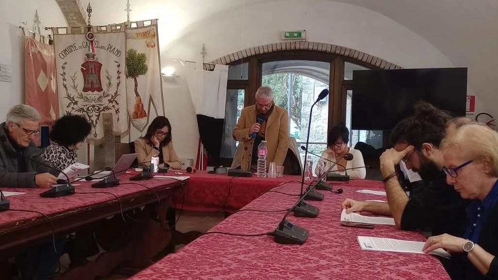 Un momento dell’assemblea dell’Avis a Castel del Piano durante la quale la sindaca ha annunciato l’arrivo del macchinario
