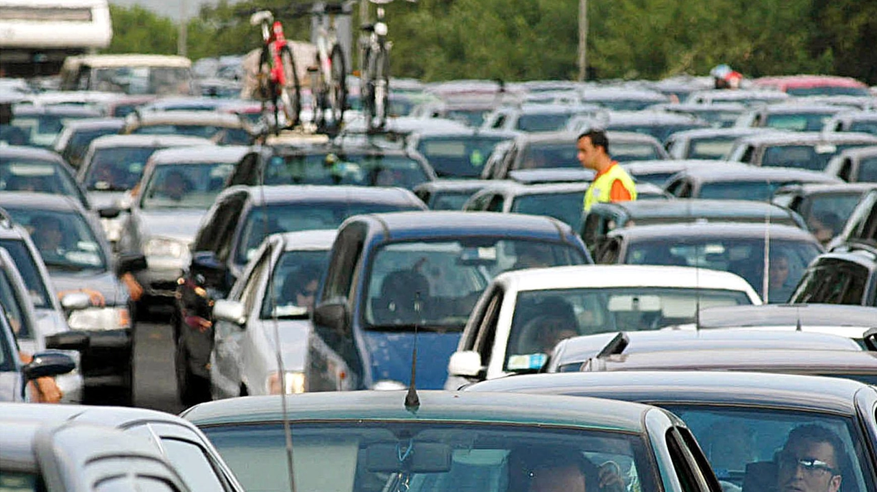 Il Comune di Calenzano chiede misure coordinate per gestire emergenze sulla viabilità locale e SP8 Barberinese. Incontro proficuo per migliorare comunicazioni e assistenza agli automobilisti in caso di blocchi. Il Comune di Calenzano chiede misure coordinate per gestire emergenze sulla viabilità locale e SP8 Barberinese. Incontro proficuo per migliorare comunicazioni e assistenza agli automobilisti in caso di blocchi.