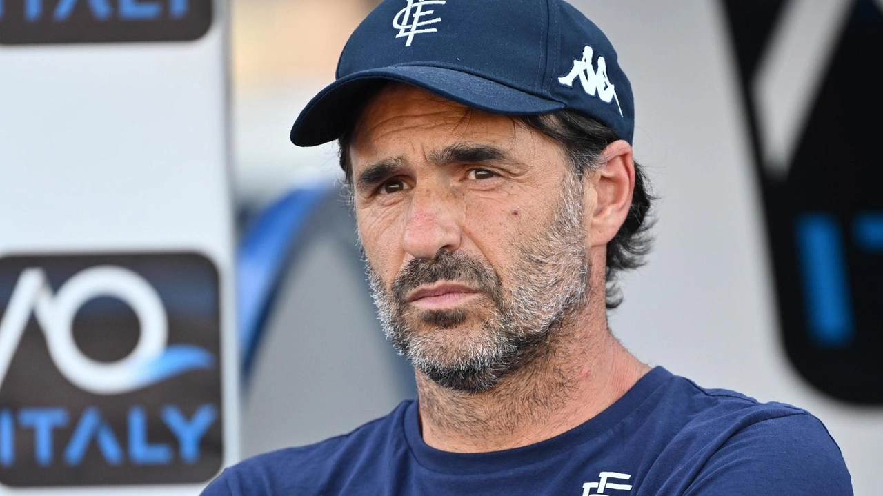 L’allenatore dell’Empoli, Guido Pagliuca, guiderà la squadra dalla tribuna nella partita di esordio di campionato contro il Padova L’allenatore dell’Empoli, Guido Pagliuca, guiderà la squadra dalla tribuna nella partita di esordio di campionato contro il Padova