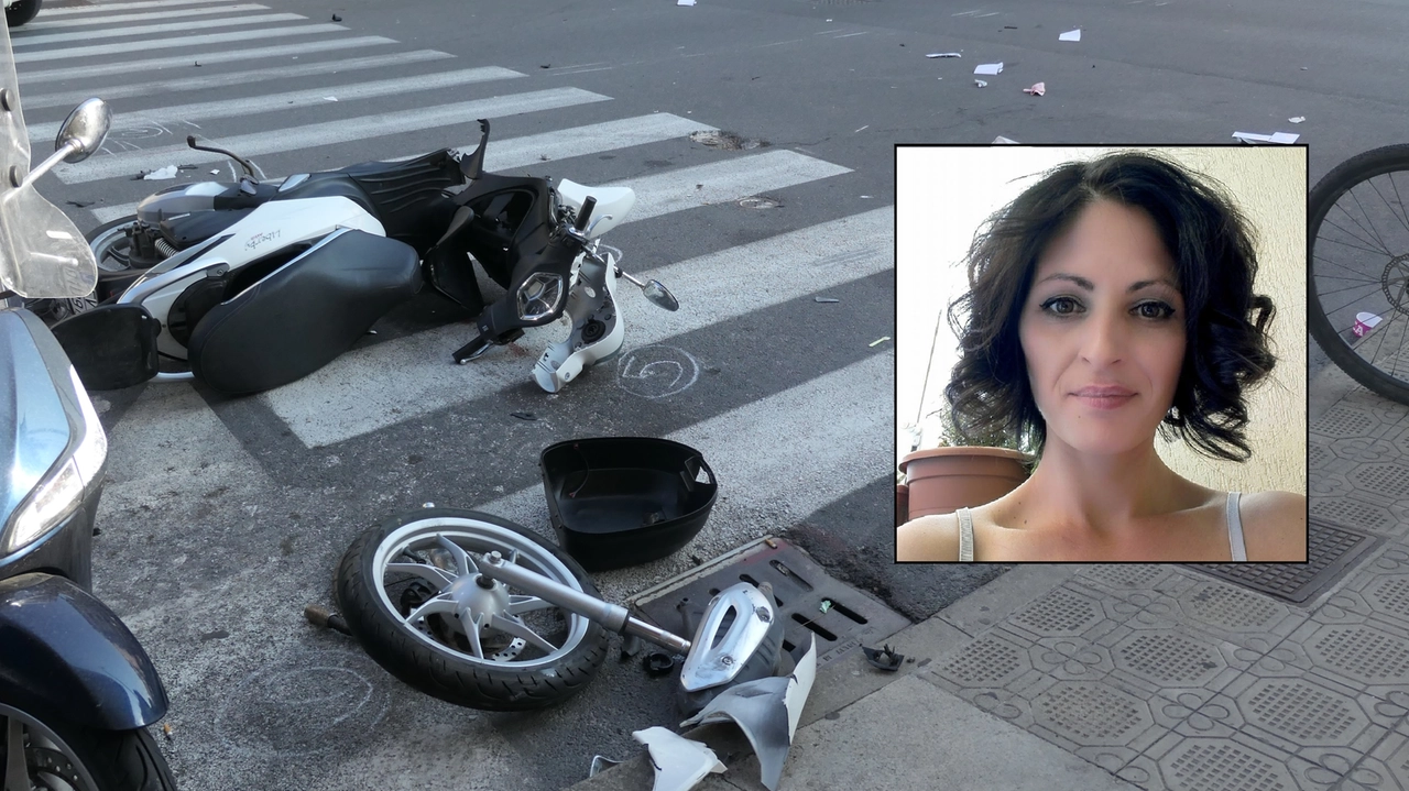 Il motorino di Laura Chiricuta (nel riquadro) spezzato dopo l'incidente (Foto Umicini) Il motorino di Laura Chiricuta (nel riquadro) spezzato dopo l'incidente (Foto Umicini)
