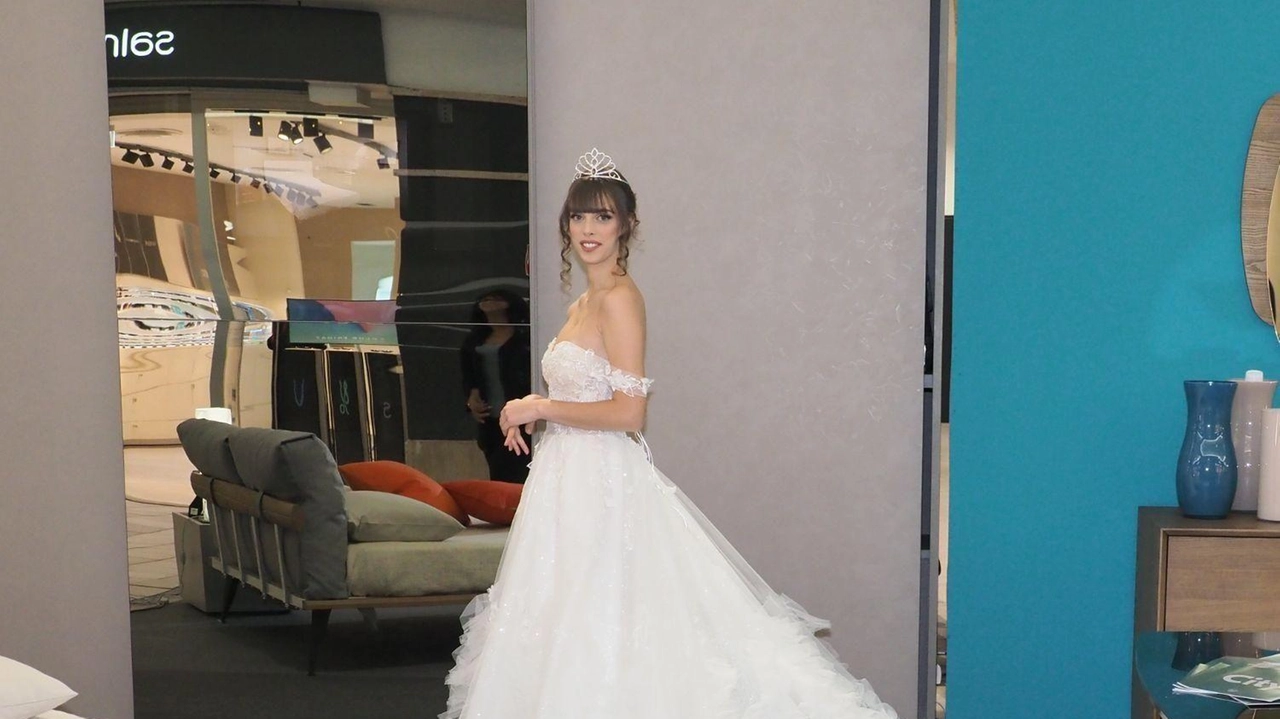 Inizia il conto alla rovescia per “Gherlinda Wedding“, che aprirà il sipario sul mondo dei matrimoni dal 22 al 24... Inizia il conto alla rovescia per “Gherlinda Wedding“, che aprirà il sipario sul mondo dei matrimoni dal 22 al 24...
