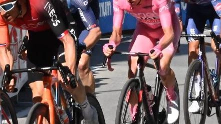 La tappa lucchese del Giro di Italia dello scorso anno (foto Alcide) La tappa lucchese del Giro di Italia dello scorso anno (foto Alcide)