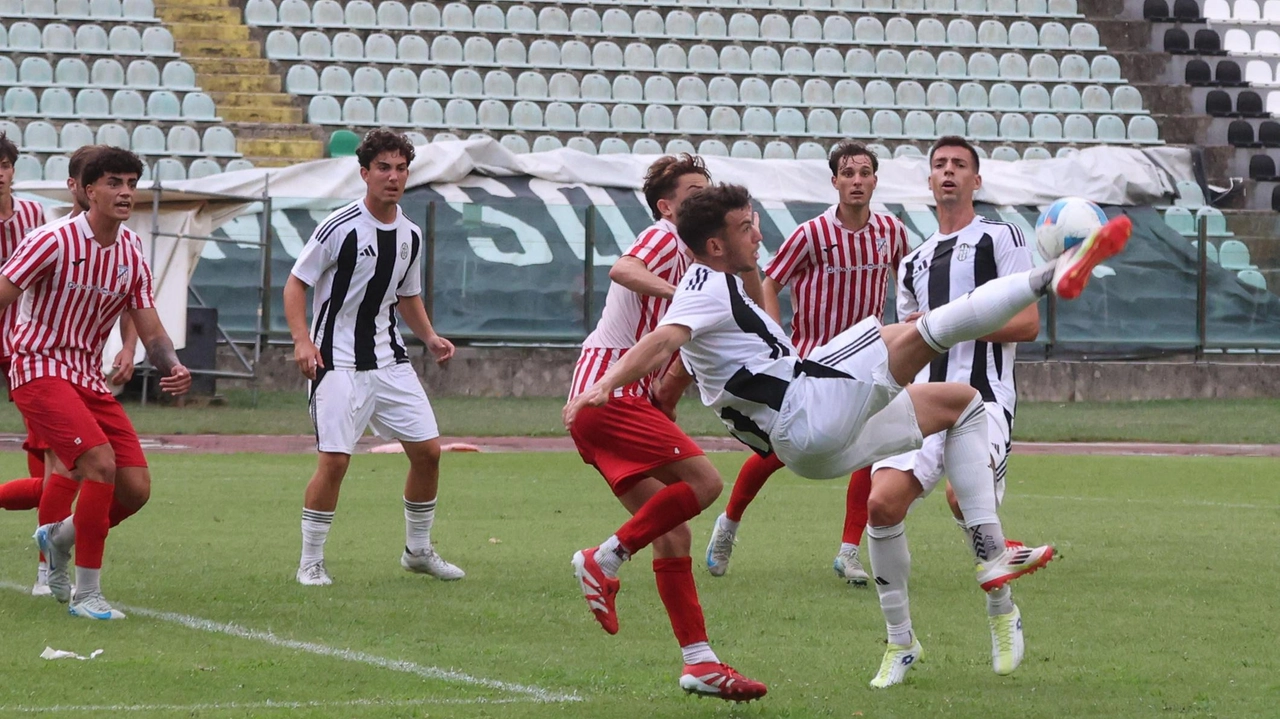 Un momento dell’amichevole tra. Siena Fc e Ghiviborgo