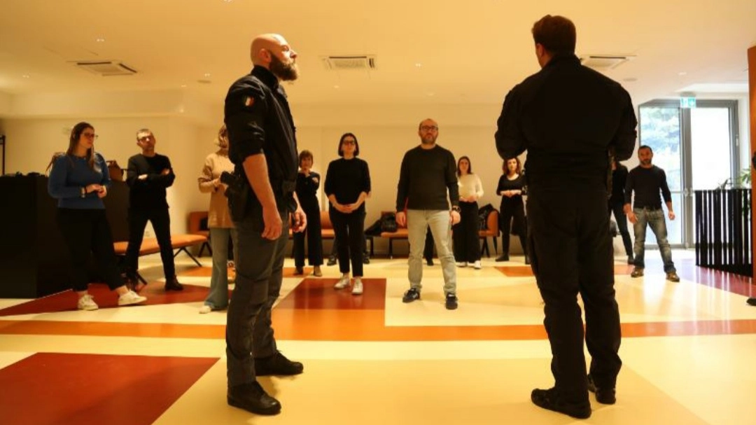Aggressioni al personale sanitario: al Meyer le lezioni di difesa della polizia