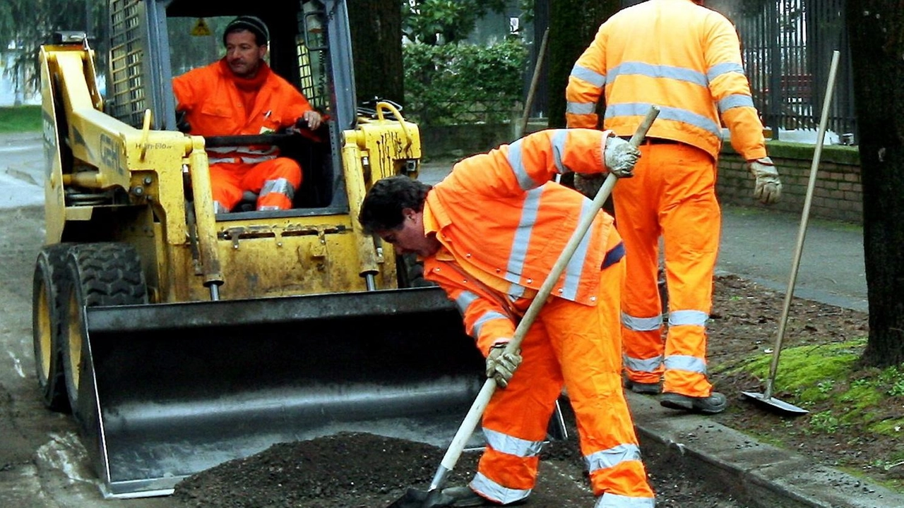 Lavori di manutenzione a strade e marciapiedi (foto archivio Germogli) Lavori di manutenzione a strade e marciapiedi (foto archivio Germogli)