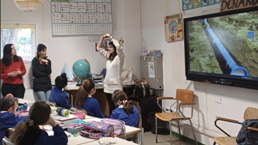 Consorzio tra i banchi di scuola Consorzio tra i banchi di scuola